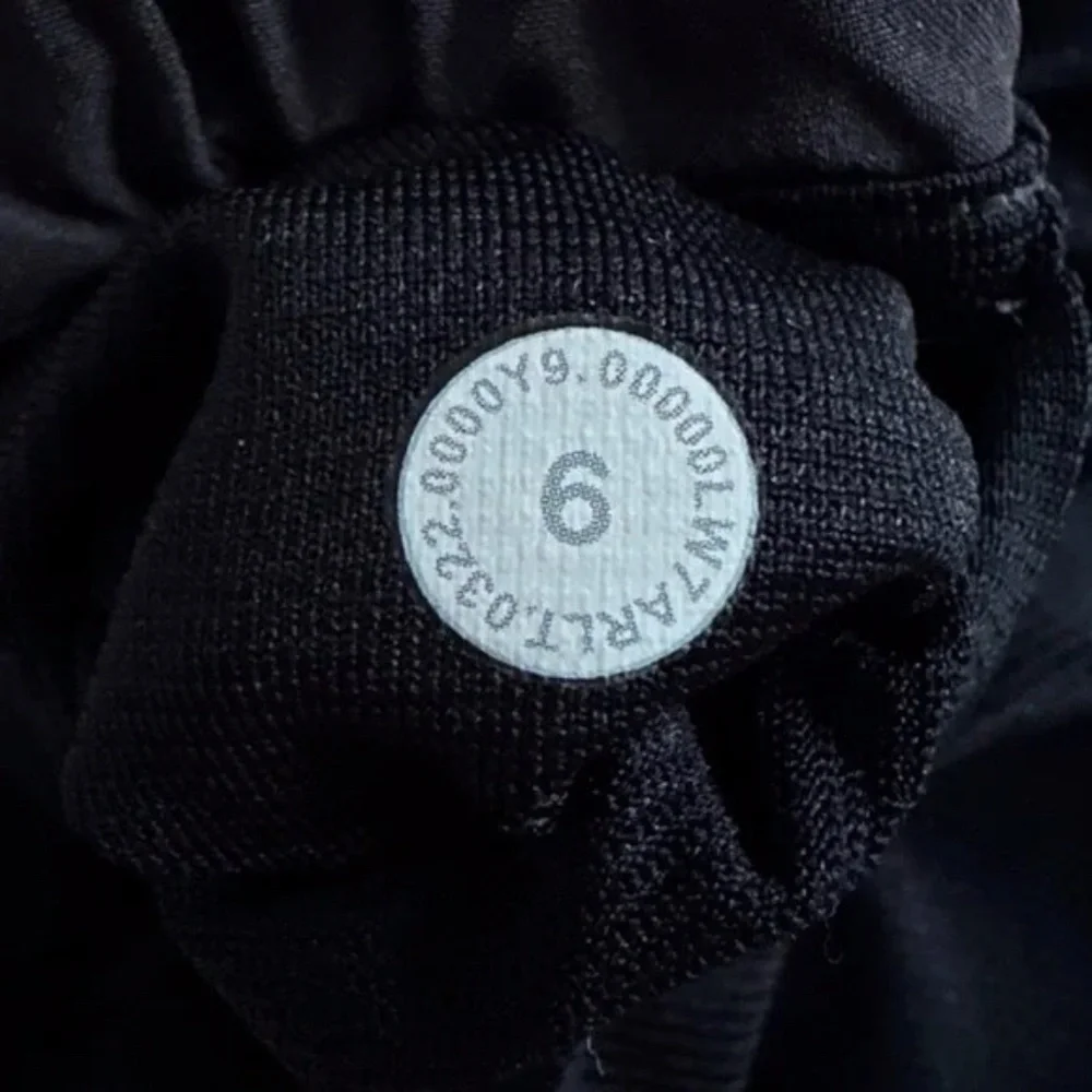 Lululemon Black Women's Hotty Hot Short Long 4” Size 6 W7ARLT - Picture 12 of 15